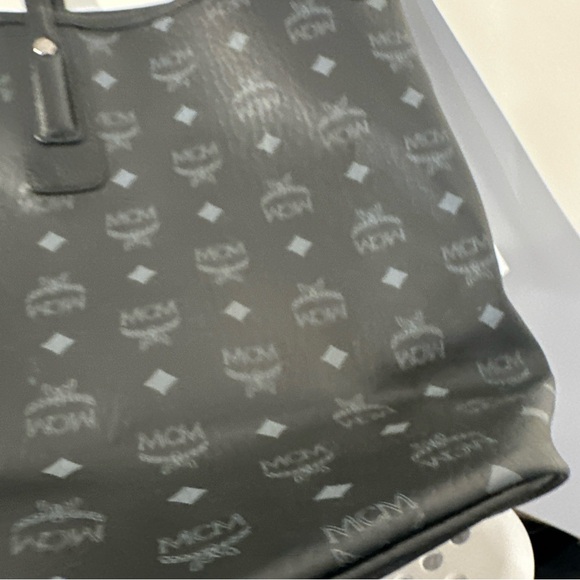 MCM PRODUCTS TOTE SHOPPER LARGE BLACK USA INC CORE MWPAAVI01 MSRP $1,550 - Picture 7 of 16